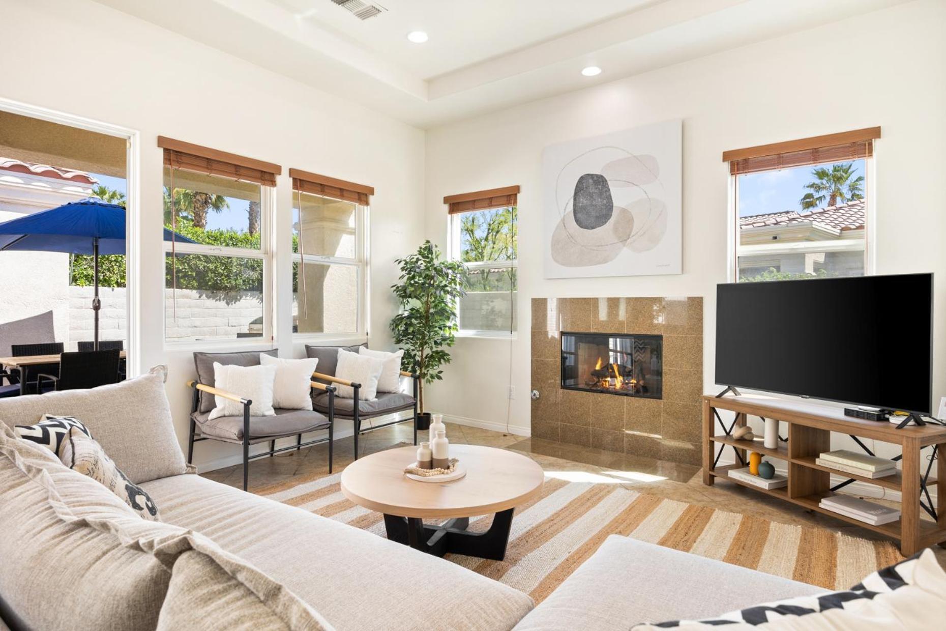 Desert Jewel By Vare Pool Gym Tennis Holiday home *